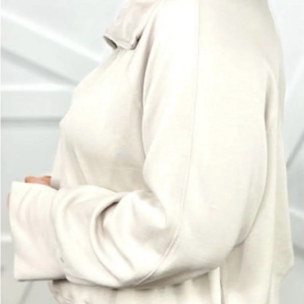 Davi & Dani half zip cropped pull over sweatshirt in a pale grey color. Size 3X - Picture 3 of 3